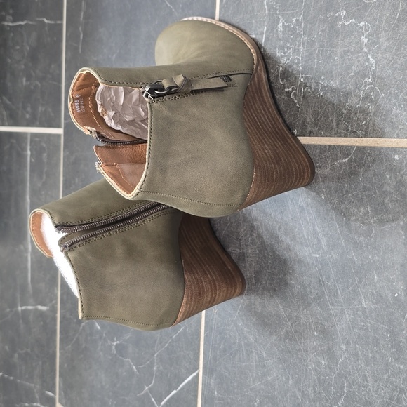 Report Womens Olive Guine Zipper Wedge Heeled Bootie Boots Size - Picture 5 of 8